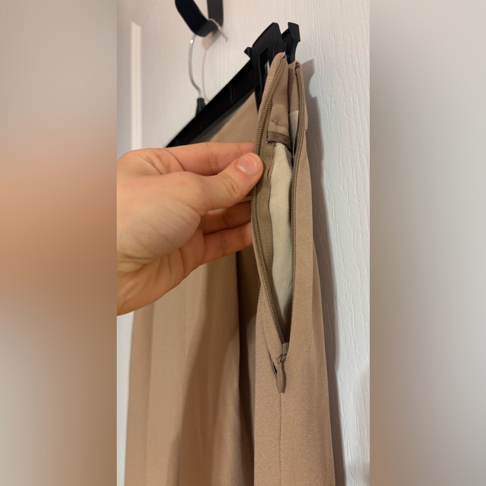 Aritzia Babaton Crepe Tio Wide Leg Pleated High Waisted Pockets Tan Pants Size 4 - Picture 5 of 10